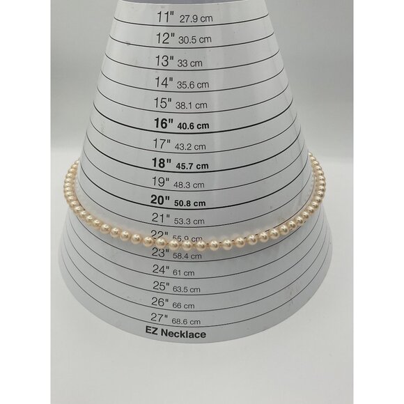 Elegant Faux Pearl Necklace With Rhinestone Clasp - Picture 4 of 4